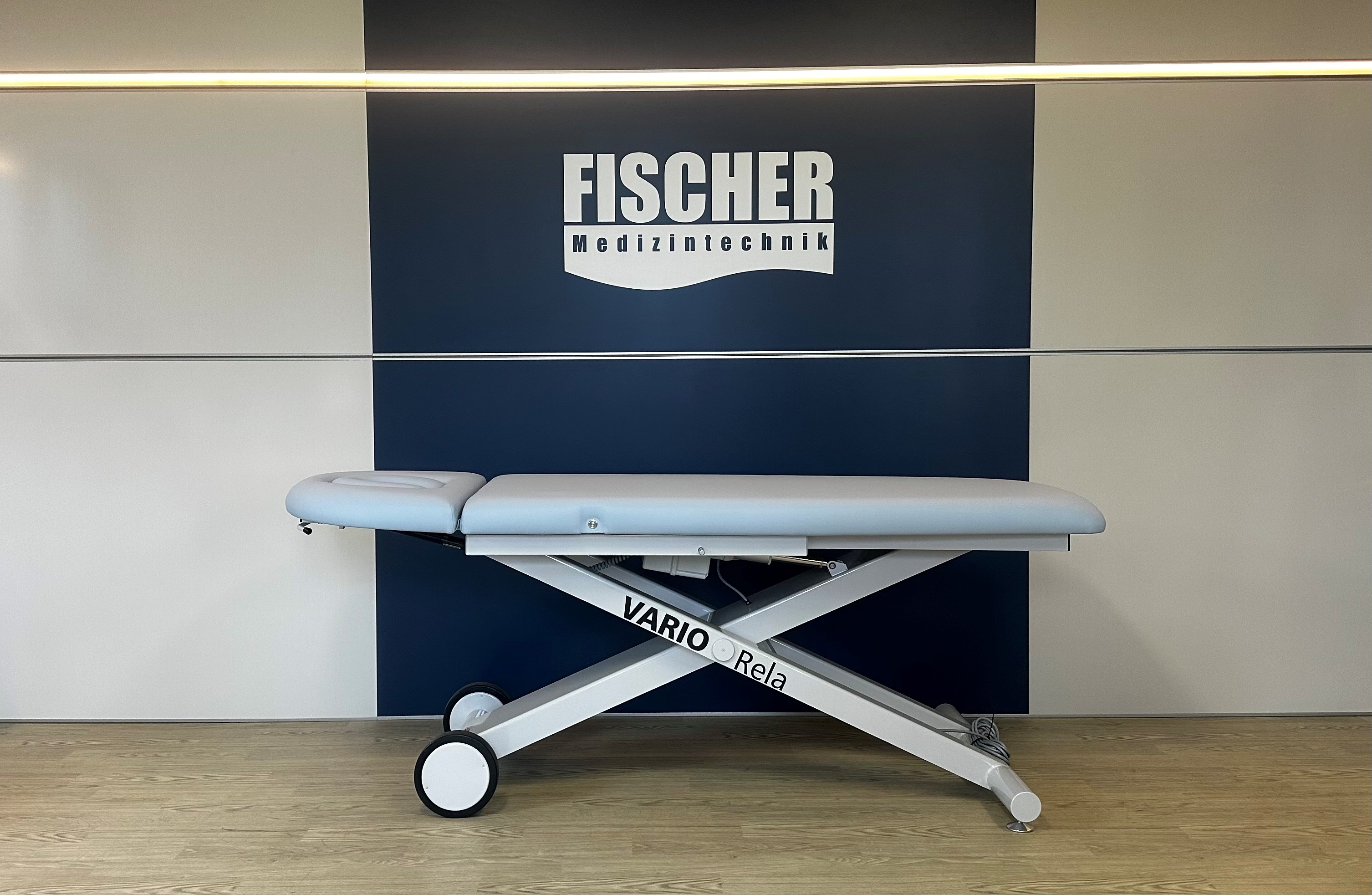 Therapieliege VARIO Relax elektrisch Toronto Ice Blue mit beheizter Liegenfläche